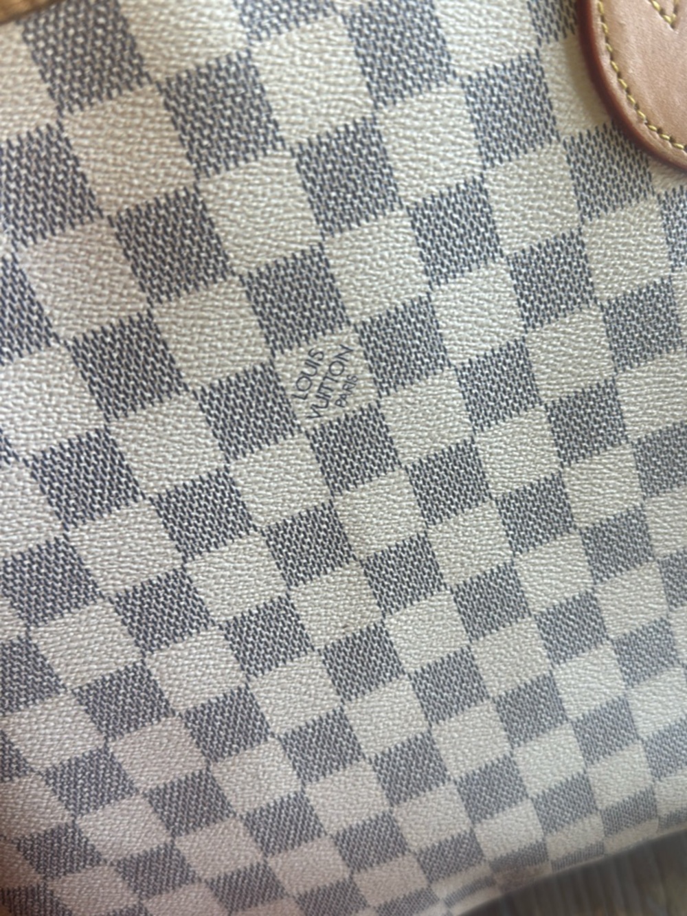 Luxury Checkered Tote Bag in Cream and Pink - Picture 4 of 13